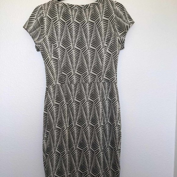 Metalicus Australia - Green Geometric/Leaf Print Midi Dress. Size S - Picture 7 of 8